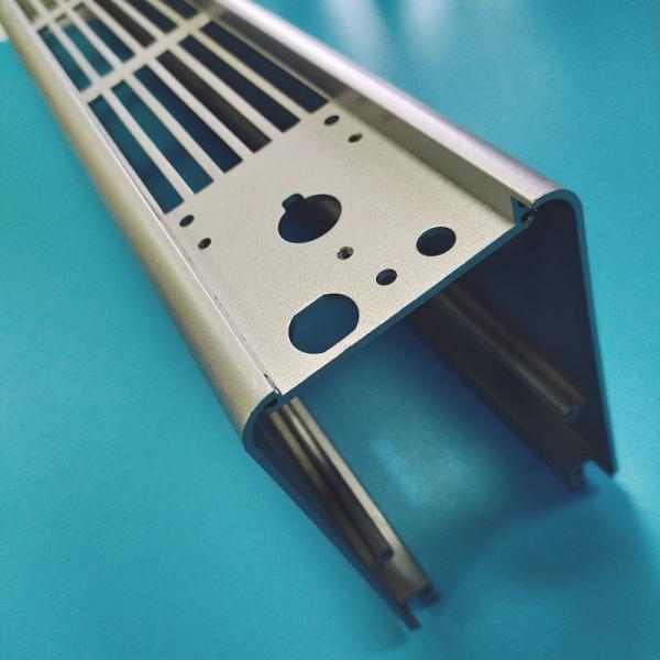 Titanium Plating Aluminum Heatsink Extrusion Profiles Waterproof Heater Case Drilling