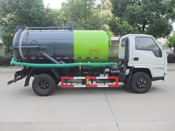 Factory Supply JMC 3.7CBM  Small Mini Light Vacuum Suction Truck Septic Tank Truck Sewage Fecal Suction Truck