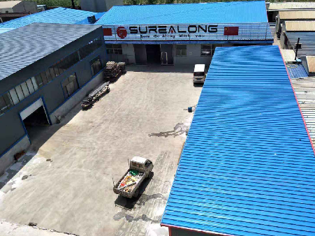 Серебряные квадратные трубные трубки декорируют деревянные Т-рельсовые брекеты с оборудованием для штамповки с ЧПУ