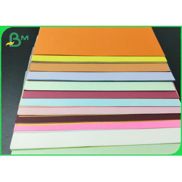 Яркие покрашенные крася бумажная карта и доски 180/300gsm