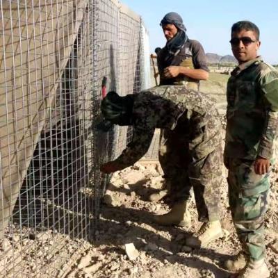 Barreira defensiva do anti abrigo militar do depósito da parede da explosão da oxidação