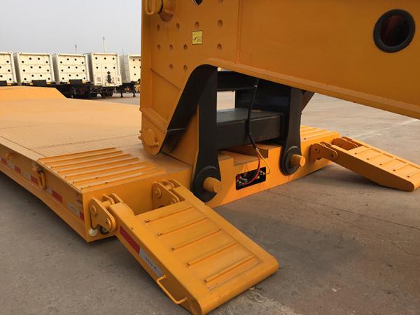 Waterproof Moisture - Proof Lowboy Heavy Equipment Trailers With Steel Mud Guard