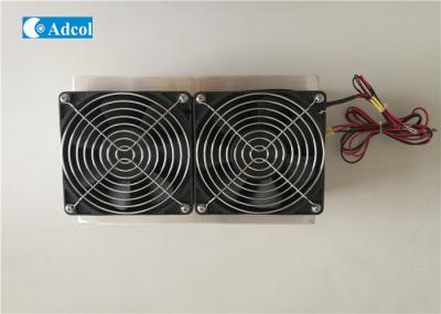 Refrigerador de líquido termoelétrico com unidade de refrigeração de líquido a ar por bomba