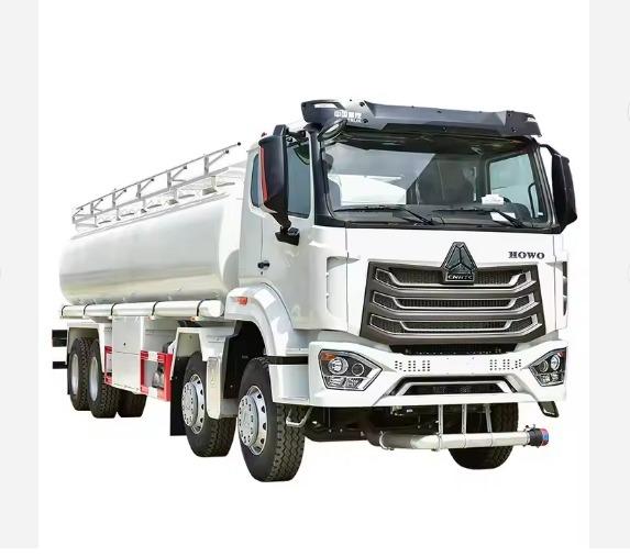 25000 Liters Carbon Steel Tank Truck 8x4 Diesel Dispensing Truck Manual Transmission