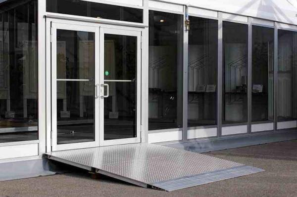 Soundproof Aluminum Windows And Doors Single / Double Tempered Glazing