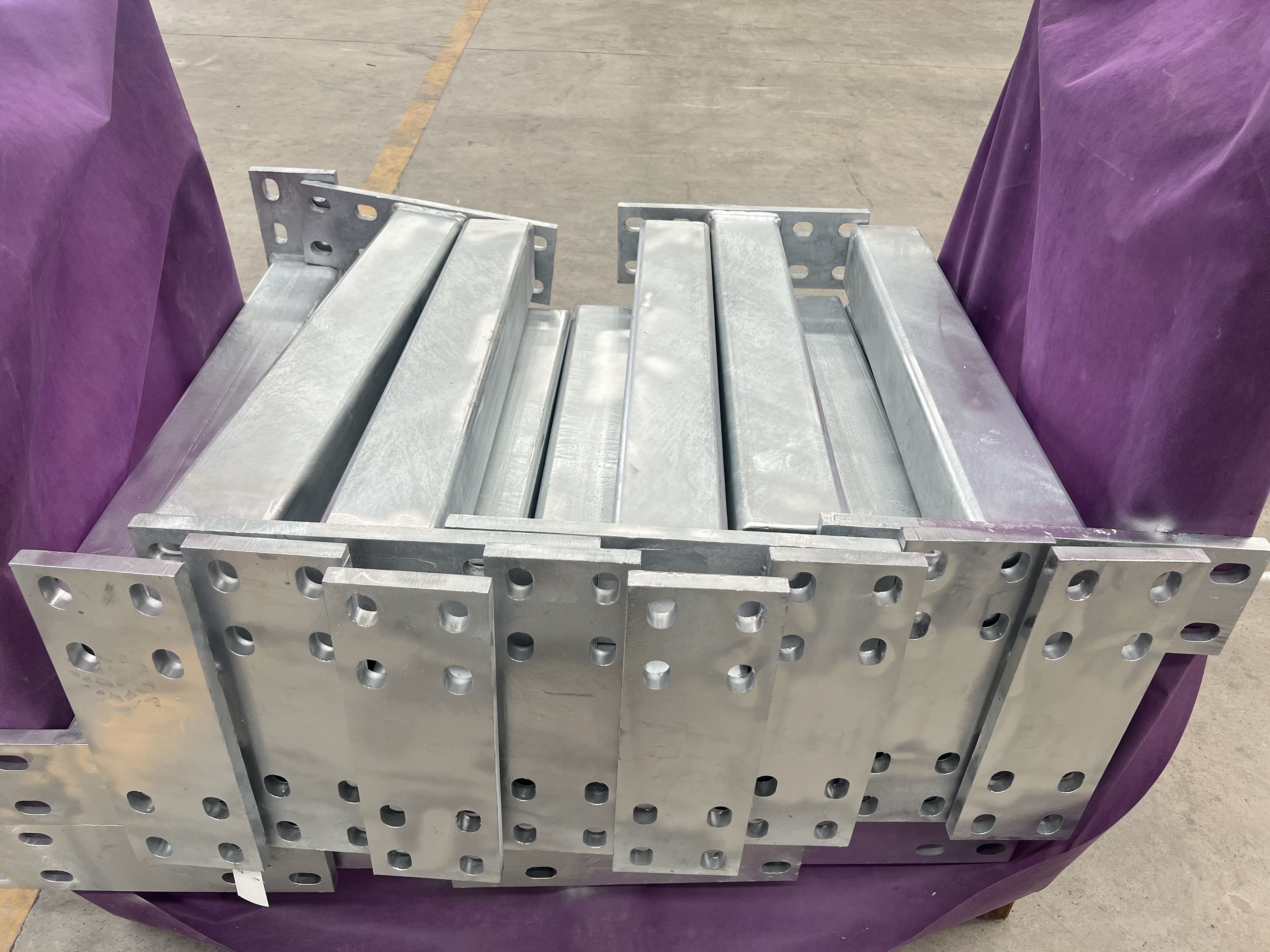 Custom Welded Metal Mounting Brackets 60um – 120um Zinc Coating External Handrail Brackets
