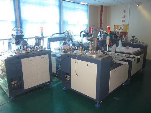 точность Маленькая клеевая распределительная машина Режим работы Кнопка или ручной терминал