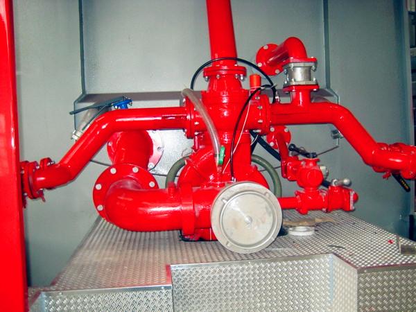 14m3 Water Tank Fire Fighting Trucks , Sinotruk Howo Fire Engine Truck Euro II Engine Red Color