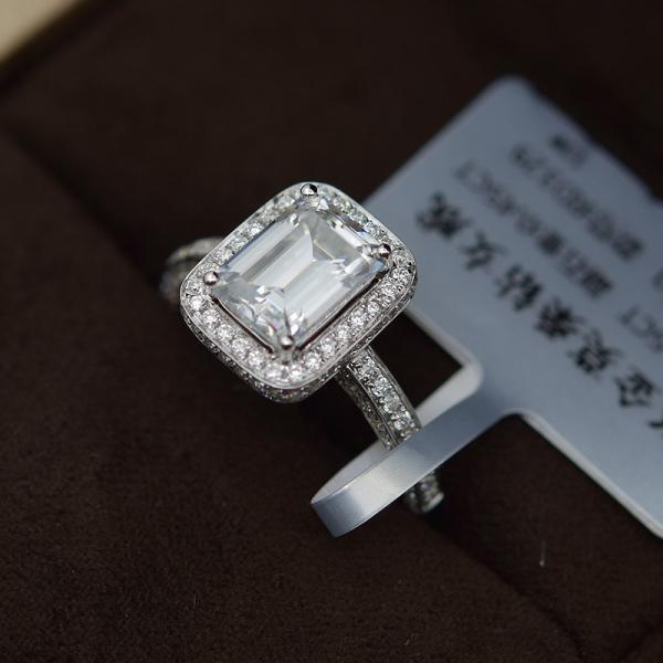DEF Color Moissanite Jewelry 18K White Gold Ring Emerald Cut Diamond For Wedding