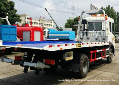 Tilt Tray Flatbed Wrecker Tow Truck , Road Vehicle Recovery Truck 2700Kg Lifting