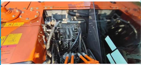 Second-hand HITACHI ZX75 excavator with low price and decent quality Bucket capacity0.33~0.38m3  Machine weight 7280kg