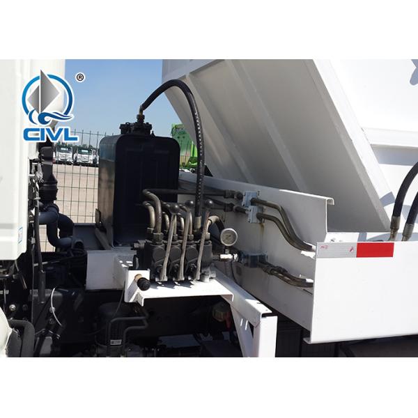 6 Tires Swing Arm Garbage Collection Truck SINOTRUK HOWO 6-10CBM 4X2 ZZ1127G4215C1