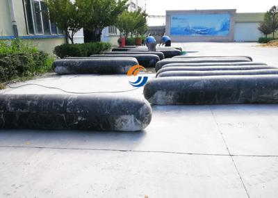 Navio que aterra o uso das bolsas a ar do salvamento marinho na indústria da construção civil resistente