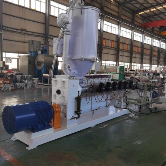 L'équipement de l'extrudeuse à vis unique en PE ligne de production Extrudeuse en plastique à bon prix
