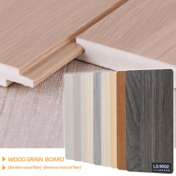 A madeira contínua da grão da madeira da largura da decoração interior 1.22m folheia o painel de parede do PVC