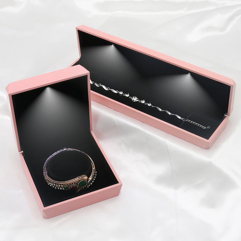 Custom Logo Pink Plastic LED Light Jewelry Box Fashion Led Bracelet Box Heart Shape