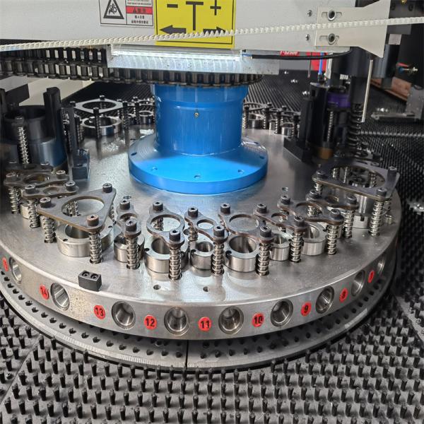 Imprensa de perfurador de aço inoxidável da torreta que carimba a máquina de perfuração da torreta do Cnc do furo