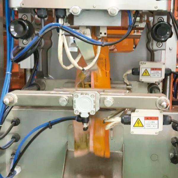 Automatic Quantitative Particle Snack Food Sealing Filling Packing VFFS Weighing And Packaging Machine