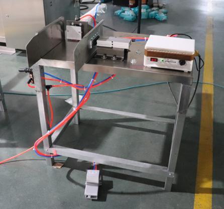 Low Budget Paper Napkin Medium Family Pack Semi-automatic Bagging Sealing Machine