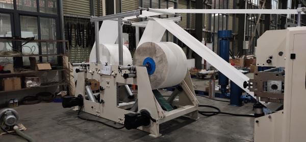 Un dessin intercalaire de bonne qualité N plier la machine à plier du papier de serviette à main avec une ligne de production de machine à emporter facilement