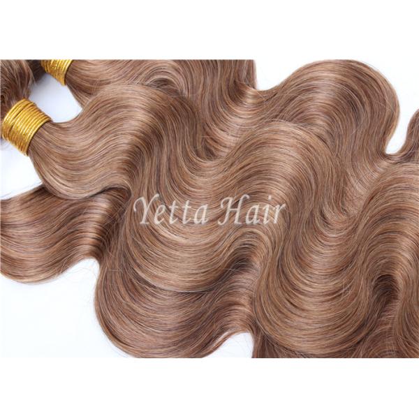 Prolongements brun clair non-traités de cheveux de Vierge sans rejet