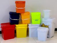 Des seaux en plastique blanc carré résistant aux produits chimiques avec impression IML pour des options de stockage durables