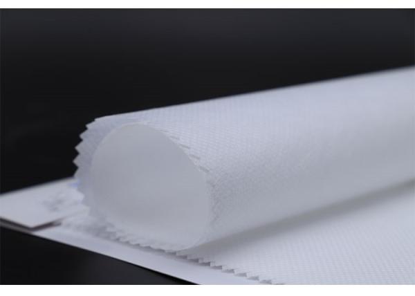 Desgaste não tóxico respirável da tela não tecida de Spunbond do poliéster 50GSM - resistente