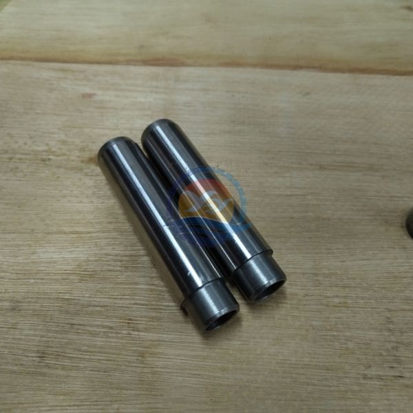DE12 Engine Parts 65032011008 65.03201-1008F DE12 Valve Guide for Doosan Engine Parts