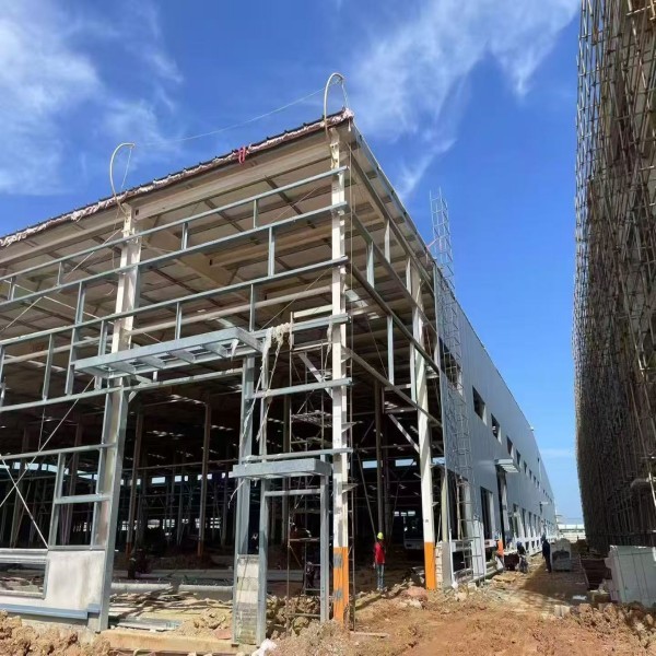 Casa de construcción prefabricada de acero ligero Diseño industrial Excelente resistencia sísmica Edificio prefabricado para almacenes