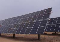 Uma inclinação solar simples do perseguidor 20% N-S da linha central com auto posição da noite