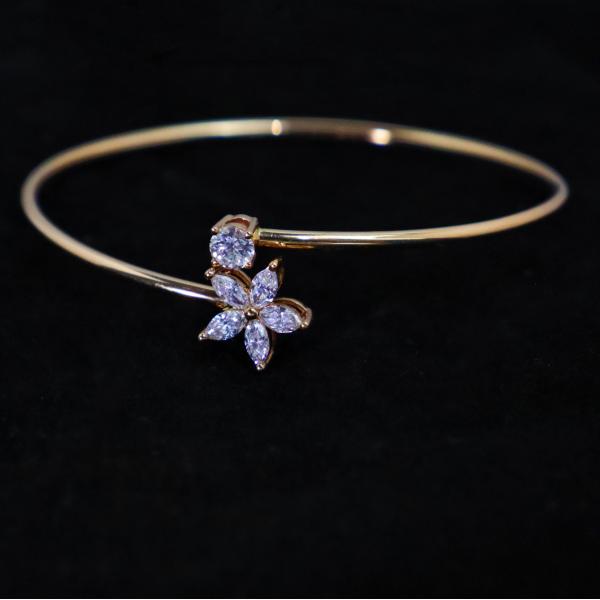 Customized 18K Gold Flower Diamond Bracelet IGI GIA Lab Grown Diamond for Engagement or Wedding Banquet Fine Jewelry