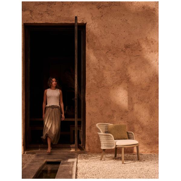 Pastoral Style Teak Wood Table And Chair Luxury Woven Rope Outdoor Furniture For Garden