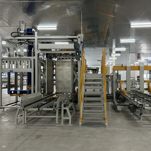 PLC industriel boîtes complètes de boissons palettiseur à grande vitesse 15 kW 380V