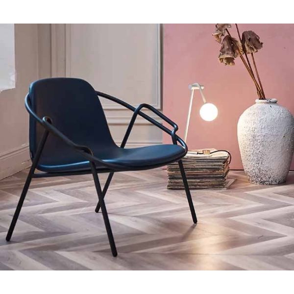 Breathable Microfiber PU Leather Lounge Chair Avant Garde With High Resilience Foam