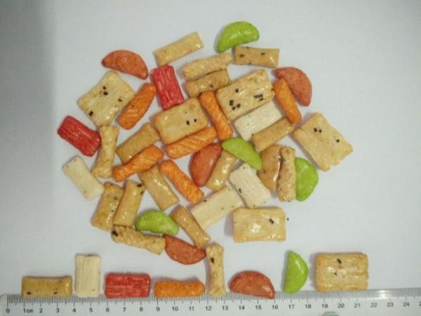Crispy Baked Rice Cracker Mix With Coated Peanuts Green Peas