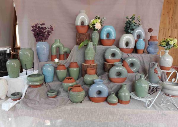Factory Direct Supply Classic Handmade Pottery Clay Flower Pot Porcelain Ceramic Statued Vase For Home Decor