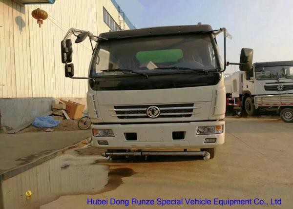Street Road Sweeper Truck , Vacuum Sweeper Truck For Parking Lot / Airport Road
