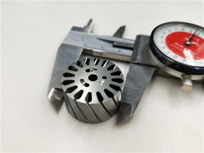 Gire o molde progressivo dos grupos do núcleo 3700 do rotor da laminação dos dados da imprensa do rebite
