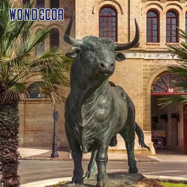 Outdoor decorative metal animal life size cast bison Bronze sculpture