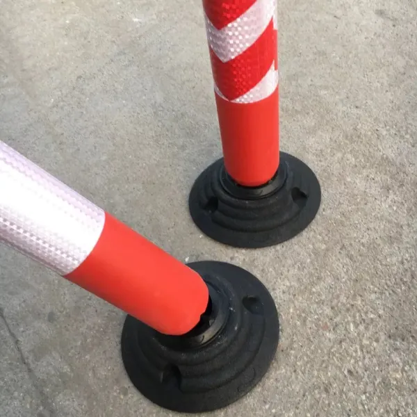 PE Material Flexible Warning Post Traffic Bollard with 80cm Height and Rubber Base for Road Safety