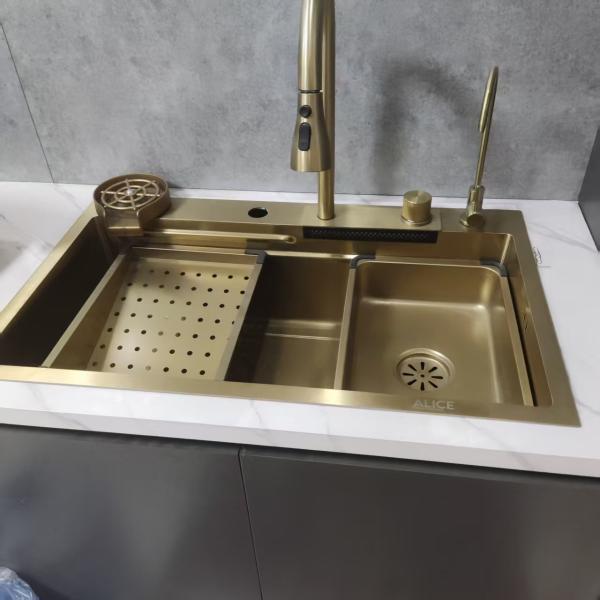 Gold Toned SUS304 Stainless Steel Kitchen Sink with Drainboard