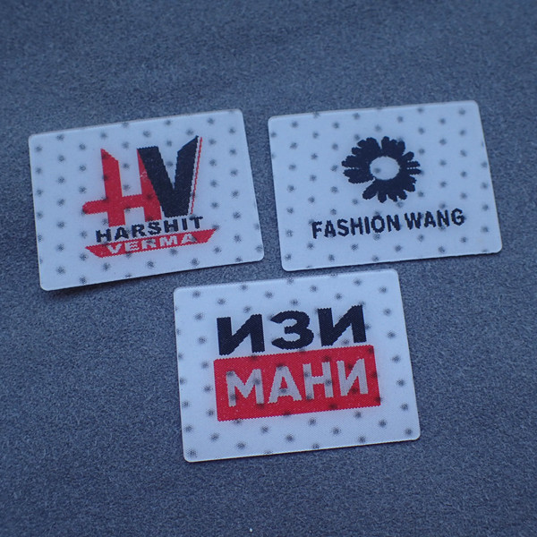 Выбитые заплаты дизайна OEM силикона для одежд