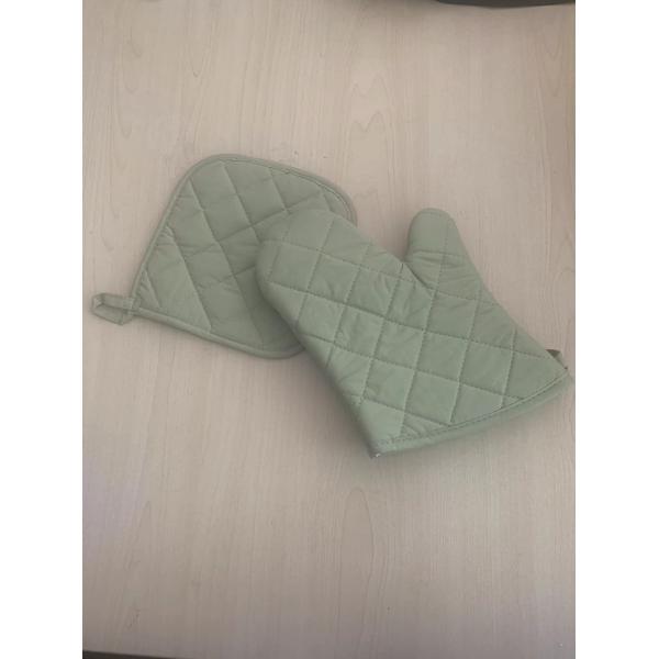 BBQ Oven Mitt And Pot Holder Set With Non Slip Surface