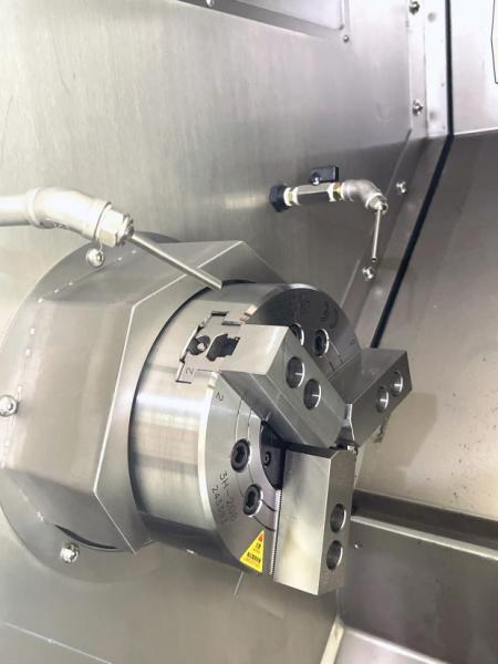12 Capacidad de herramienta Sistema de control Fanuc Máquina de fresado de perforación CNC para perforación y fresado Largura máxima de giro 500 mm