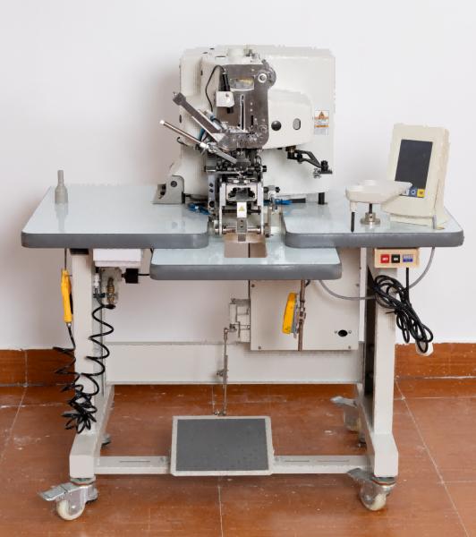 Computerized Four Hole Buttonhole Stitch Machine For Industrial Use
