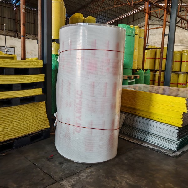B2 Fire Rating Polycarbonate Hollow Sheet PC Hollow Sheet Normal Size 2.1*5.8m Impact Resistant Lightweight Transparent Panels