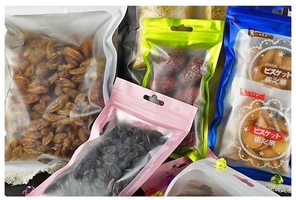 SGS Air Barrier Plastic Zipper Pouch Electronic Packaging Bag With Hang Hole
