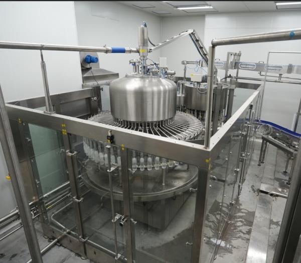 26,000 BPH ボトル水生産ラインのための高速キャピングマシン
