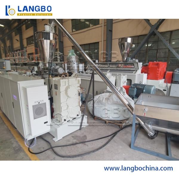 Machine d'extrusion de tuyaux en plastique PE/PP/HDPE/PVC/PPR en vente chaude pour la fabrication de tuyaux en plastique pour l'alimentation en gaz et en eau/ligne de production