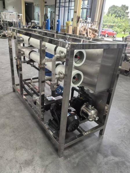 A 500L seawater desalination device that meets the standards for domestic water use